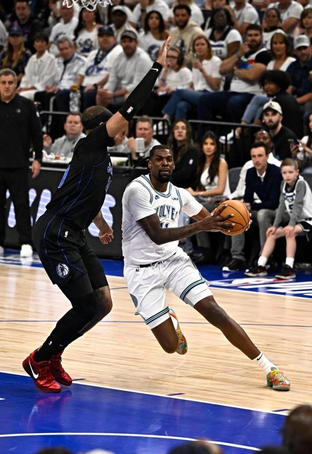 关于开云体育：76人队新赛季：里德表示将提升篮板球能力的信息